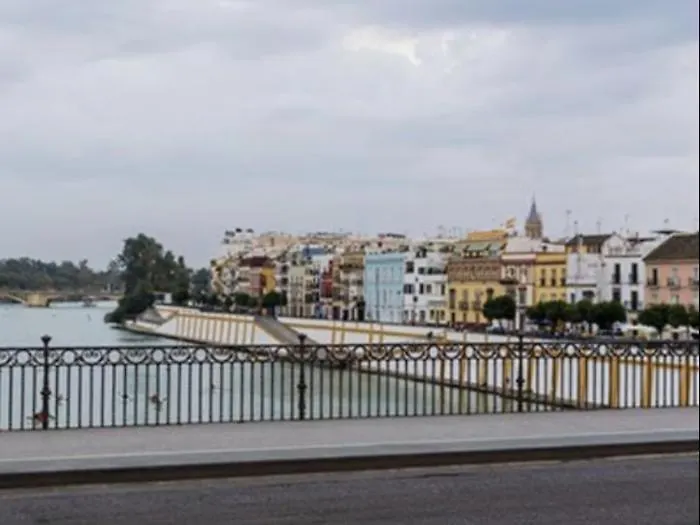 Junto A La Calle Betis: El Corazon De Triana Sevilla 0*,  España