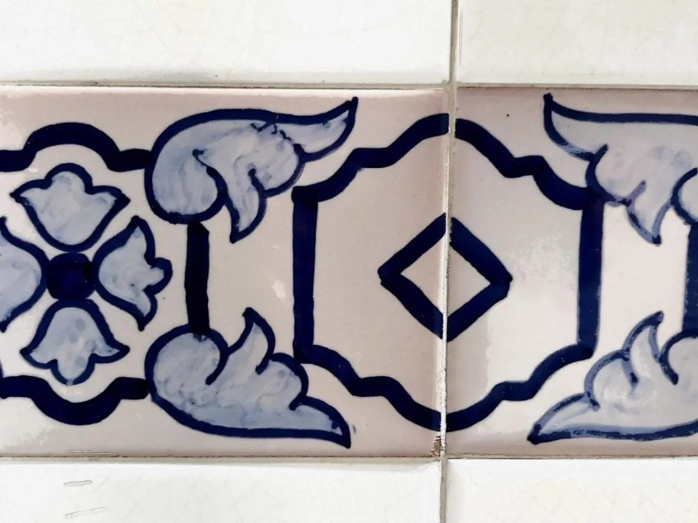 Junto A La Calle Betis: El Corazon De Triana Sevilla